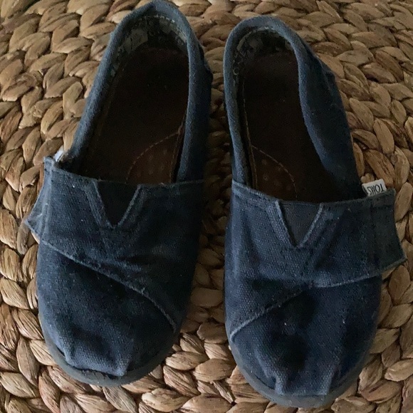 Kids Toms sz 10 shoe - Picture 1 of 4